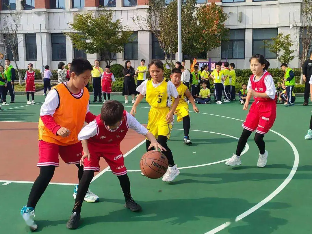 如何根据个人体能调整篮球对抗训练强度_2